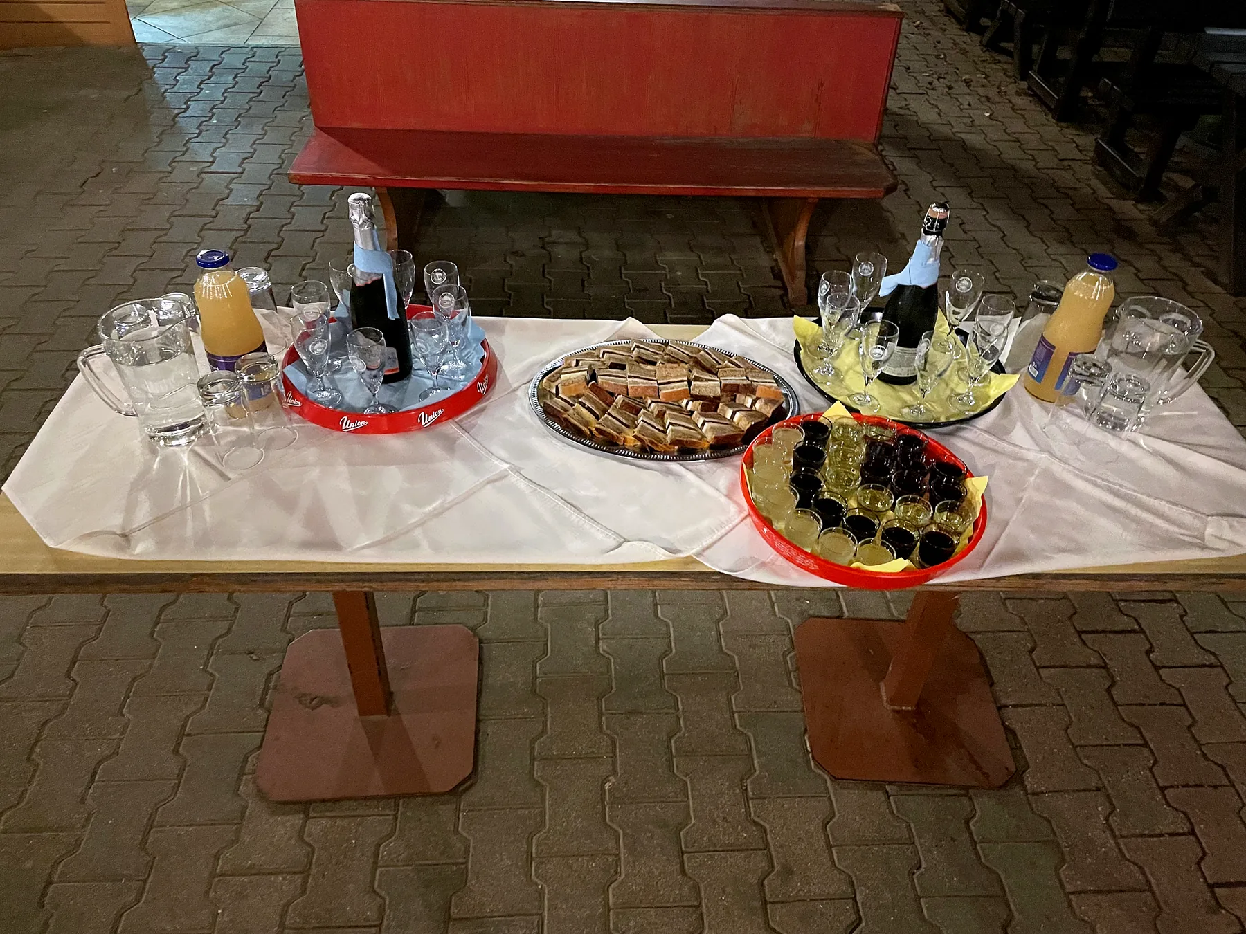Pogostitev na dvorišču